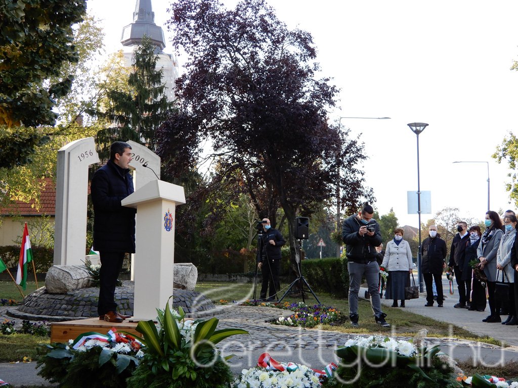 Az '56-os forradalomra emlékeztünk 17